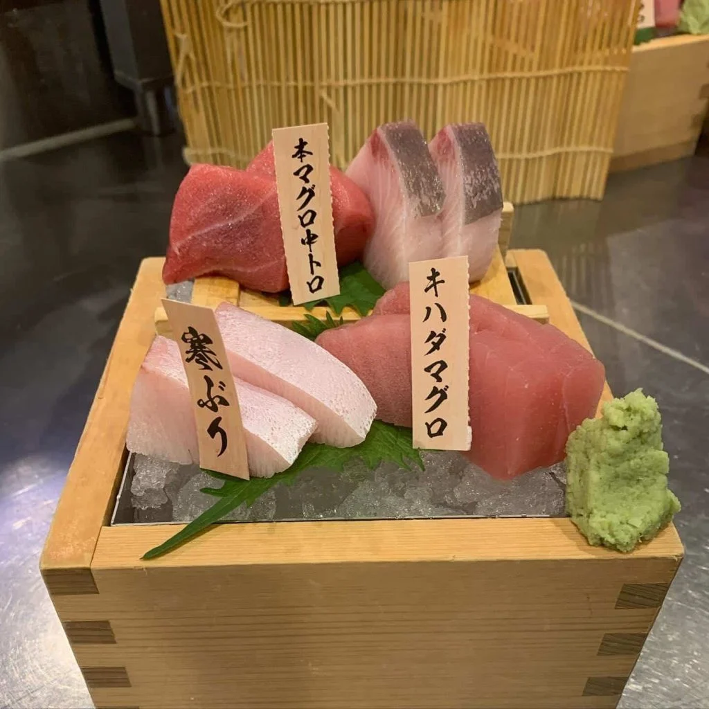 寒ぶりとマグロの合い盛り、始まりました。名駅/日本酒/マグロ/名駅居酒屋/天ぷら