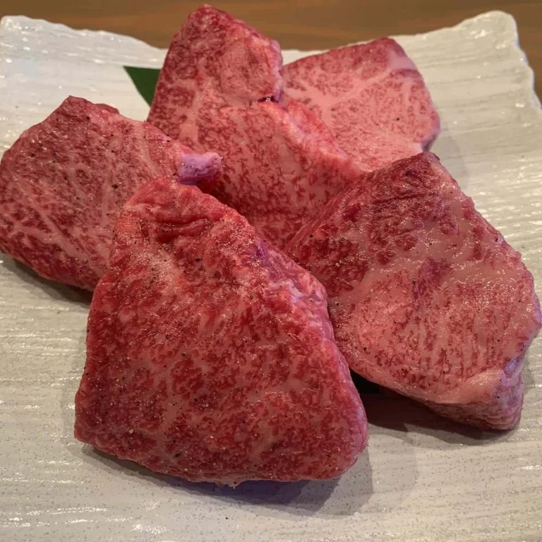 知多牛赤身の岩塩焼き、新しいグランドの料理になります名駅/日本酒/マグロ/名駅居酒屋/天ぷら