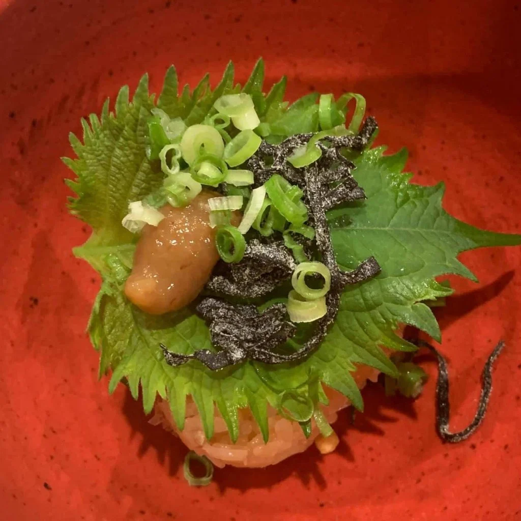 梅紫蘇の焼きおにぎり、しじみ汁でお茶漬けにする事も可能です。名駅/日本酒/マグロ/名駅居酒屋/天ぷら